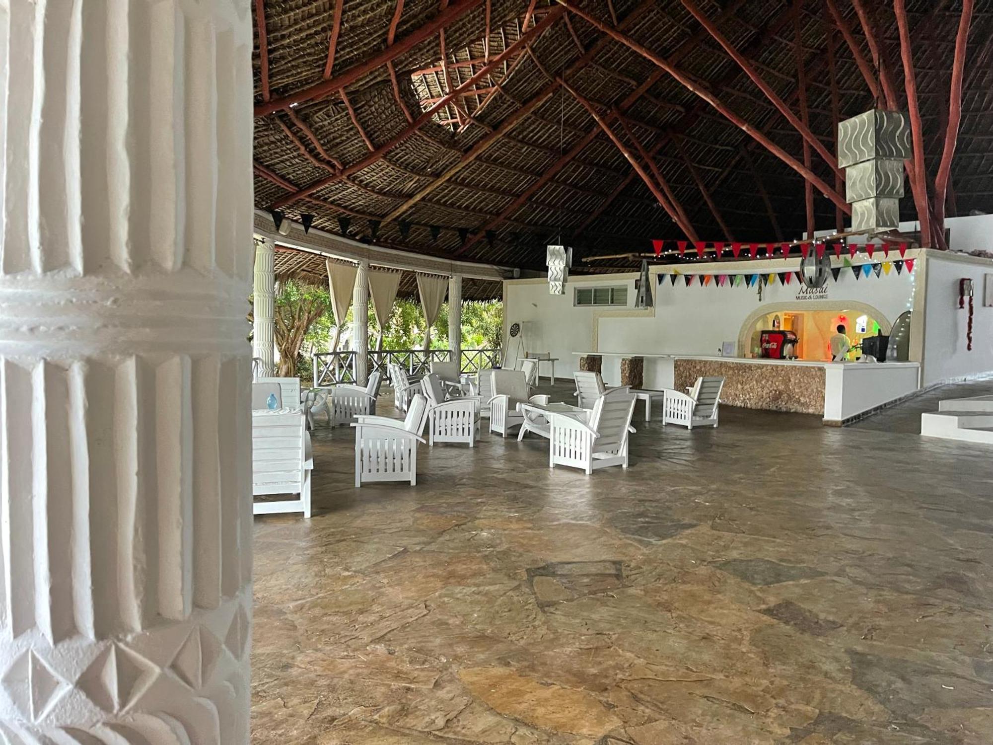 Twiga Beach Resort Watamu Eksteriør billede